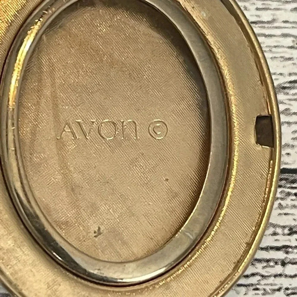 Vintage VTG Avon Floral Faux Pearl Locket Pendant Necklace 22” Long - Picture 12 of 13